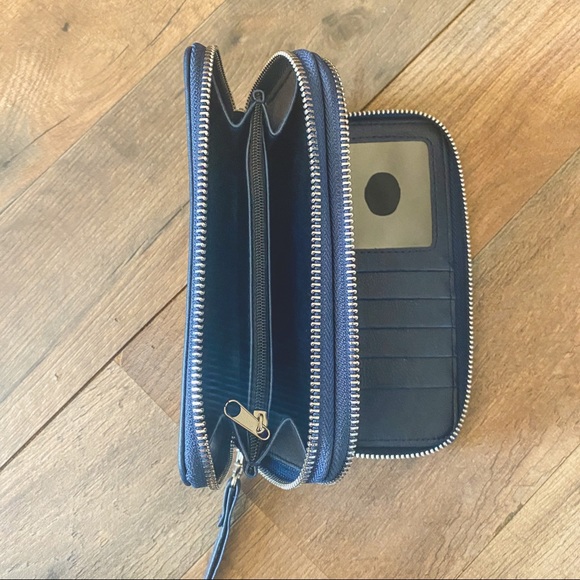 💙🧡 Spacious Wallet 💙🧡 - Picture 3 of 3